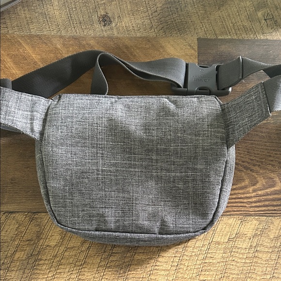 herschel | fifteen waist pack - raven crosshatch - Picture 2 of 10